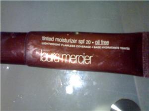 LAUra Mercier oil free spf 20