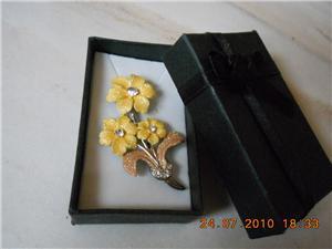 Brooch - Flower Design