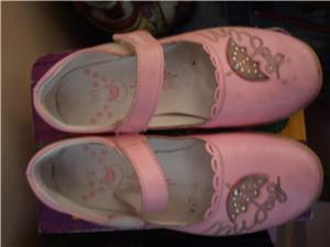 Kid's shoes size 34