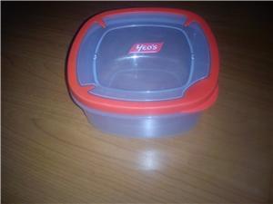 Storage container