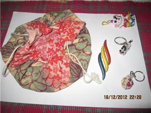 key chain hand made with col bead