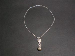 Grey pearl necklace