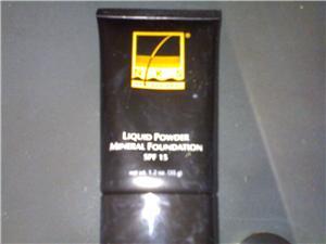 NIKS liquid mineral powder foundation SPF 15