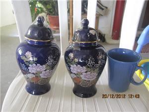 dark blue vase w cover or swop items (price for 2)