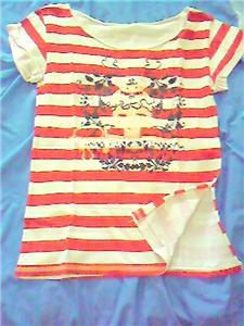 Red stripes offshoulders
