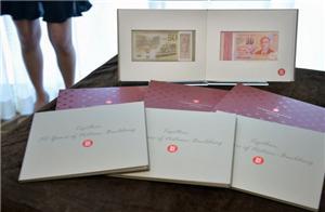 SG50 notes holder