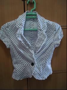 white pokka dot top