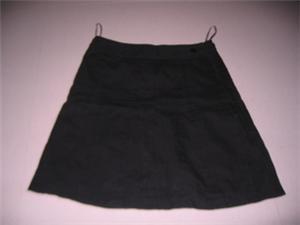 pleated black skirt