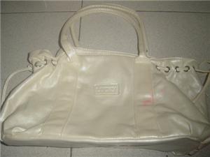 cream coloured patent shoulder bag YS1