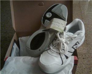 US 7.5 Tennis Shoes