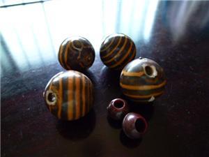 6 beads: 4 large striped brown, 2 small dark brown