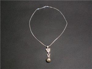 Grey pearl necklace